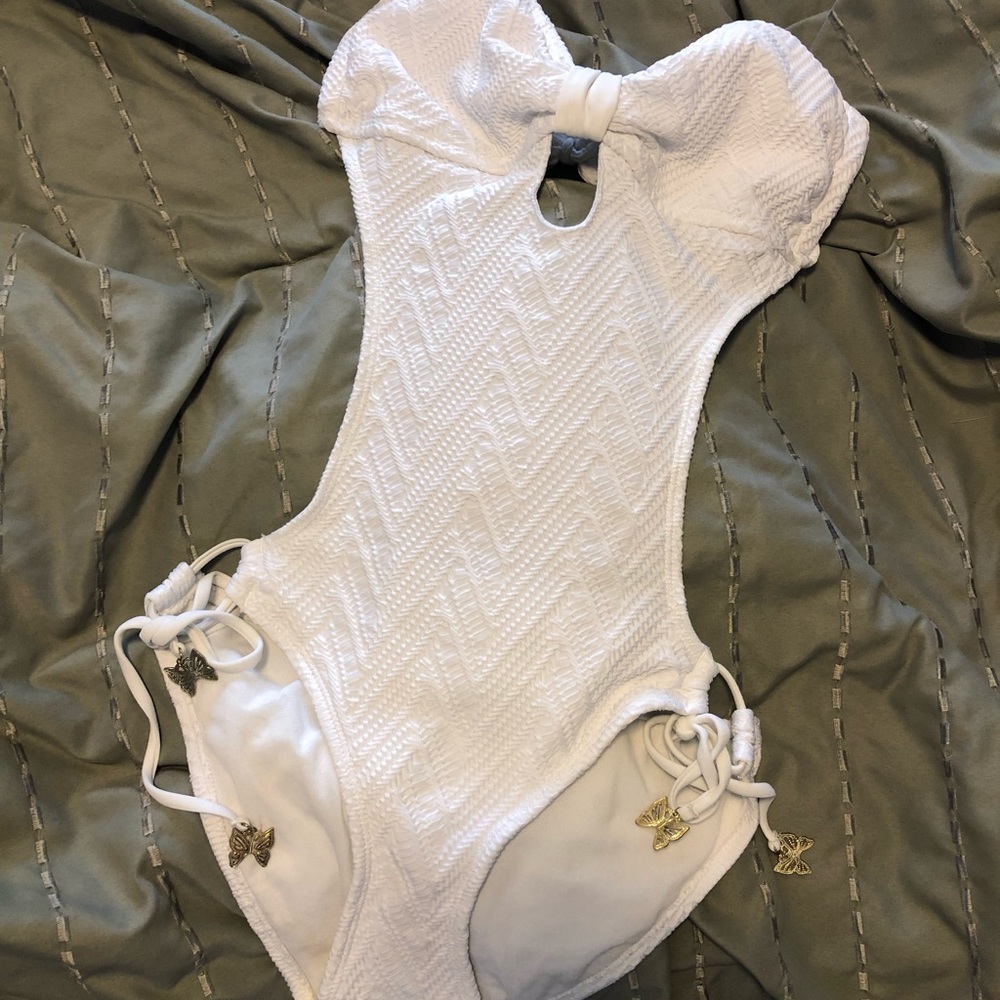 Swimsuit - Picture 2 of 4
